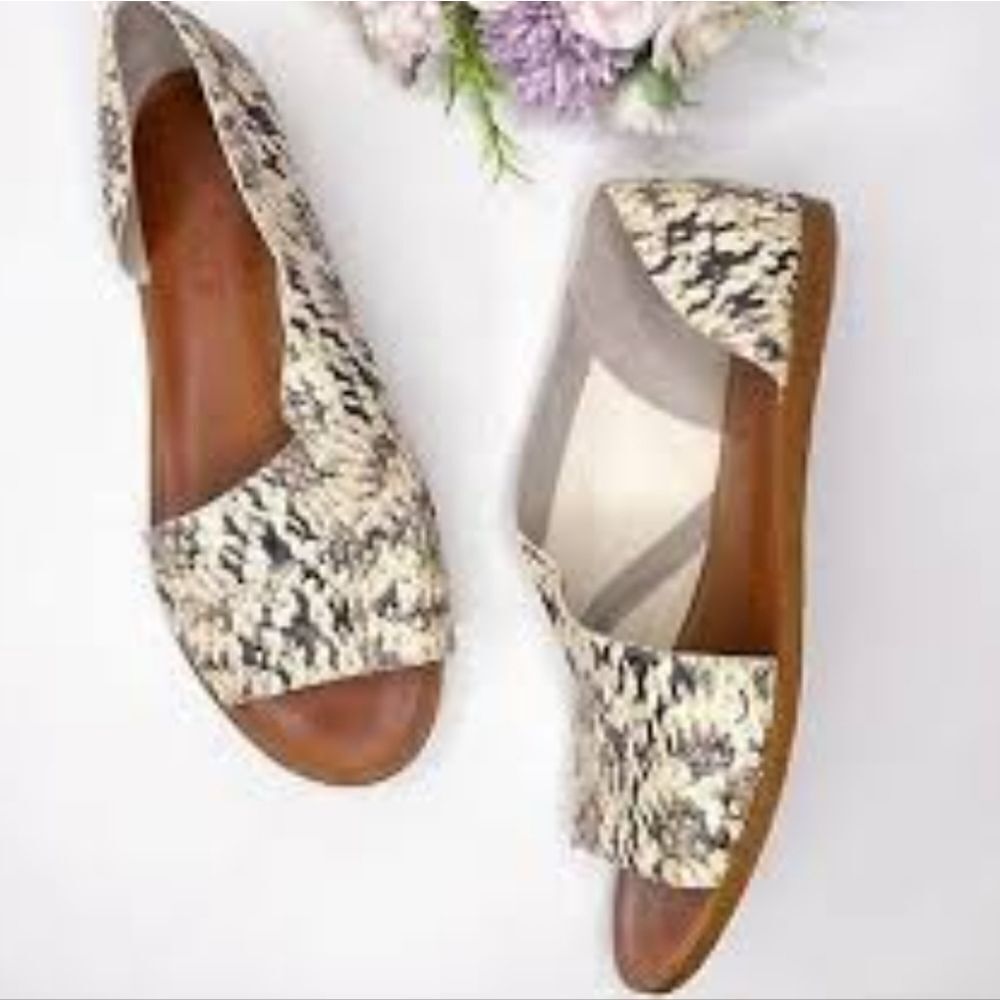 Celvin Faux Snake Print Leather 1.State Sandals - Picture 2 of 8